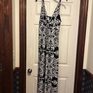 new directions Black and White Printed V-Neck Maxi Dress